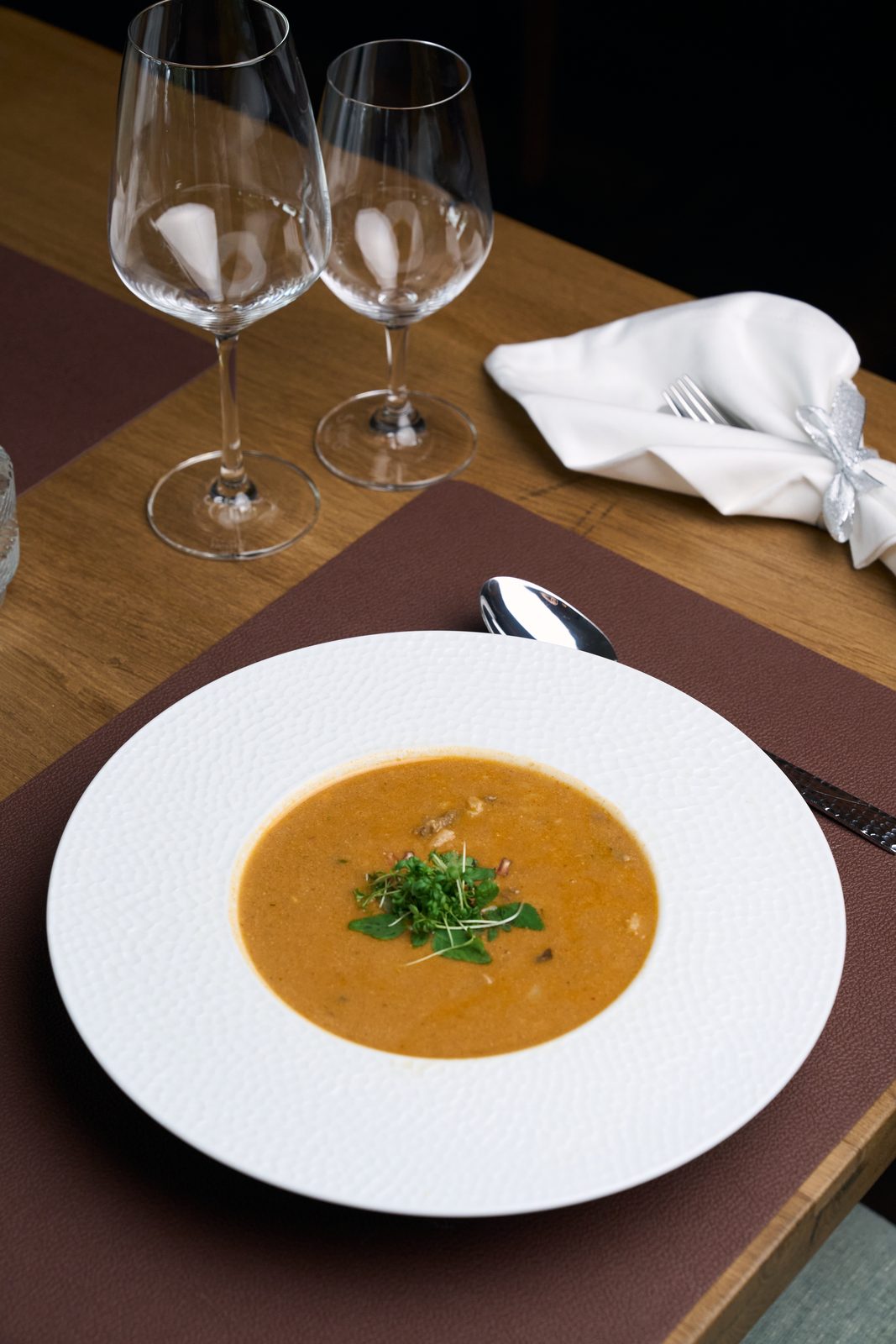 Kräftige Suppe im Tamare